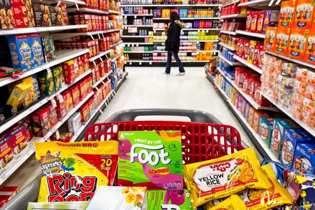 Red paint Nr. 3 has been banned, but what about other colors of artificial food?